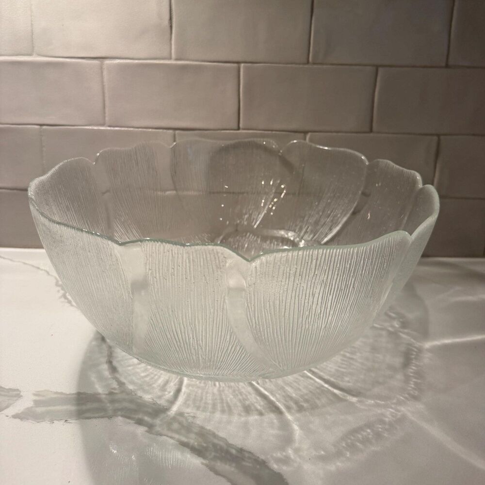 Vintage Arcoroc Fleur Punch Bowl, 1970s Clear Pressed Glass Floral Serving Bowl